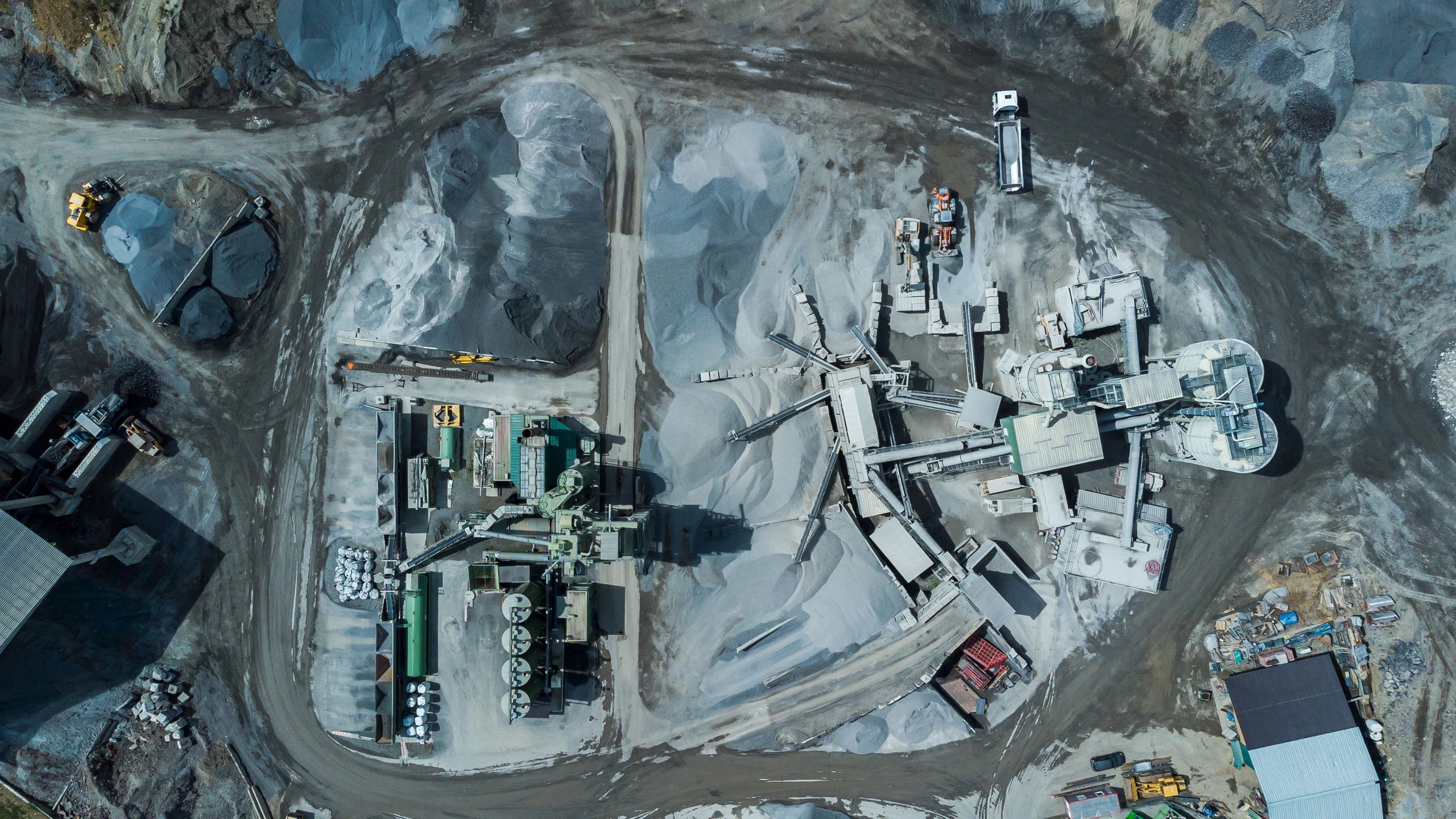 Gravel and aggregate quarry material